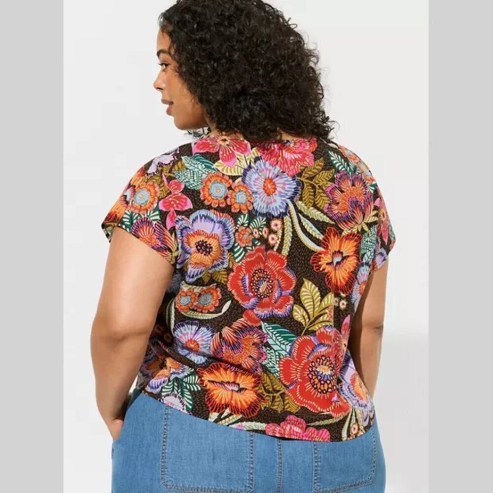 Torrid - Challis Dolman Tie Front Crop Top in Decorative Floral & Deep Black‌ - Picture 13 of 14